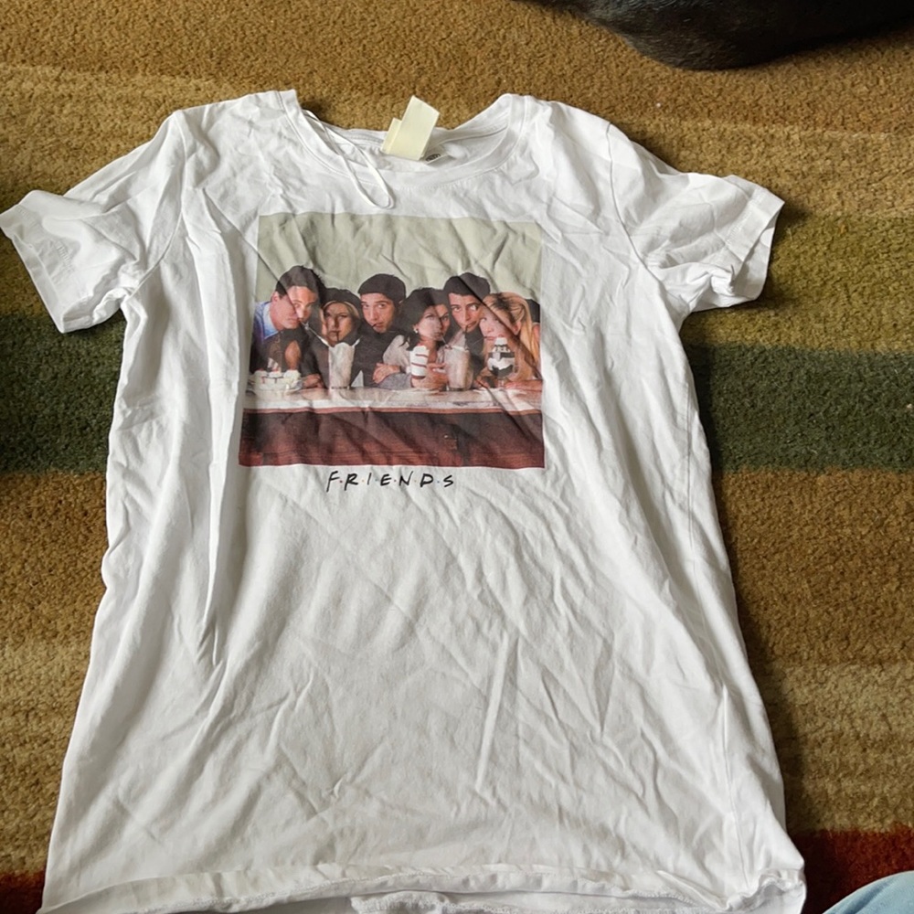 Short sleeve graphic friends shirt